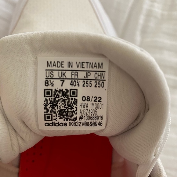 Adidas Athletic Shoe / Sneaker M 7.5 or W 8.5 in Box - Picture 11 of 13